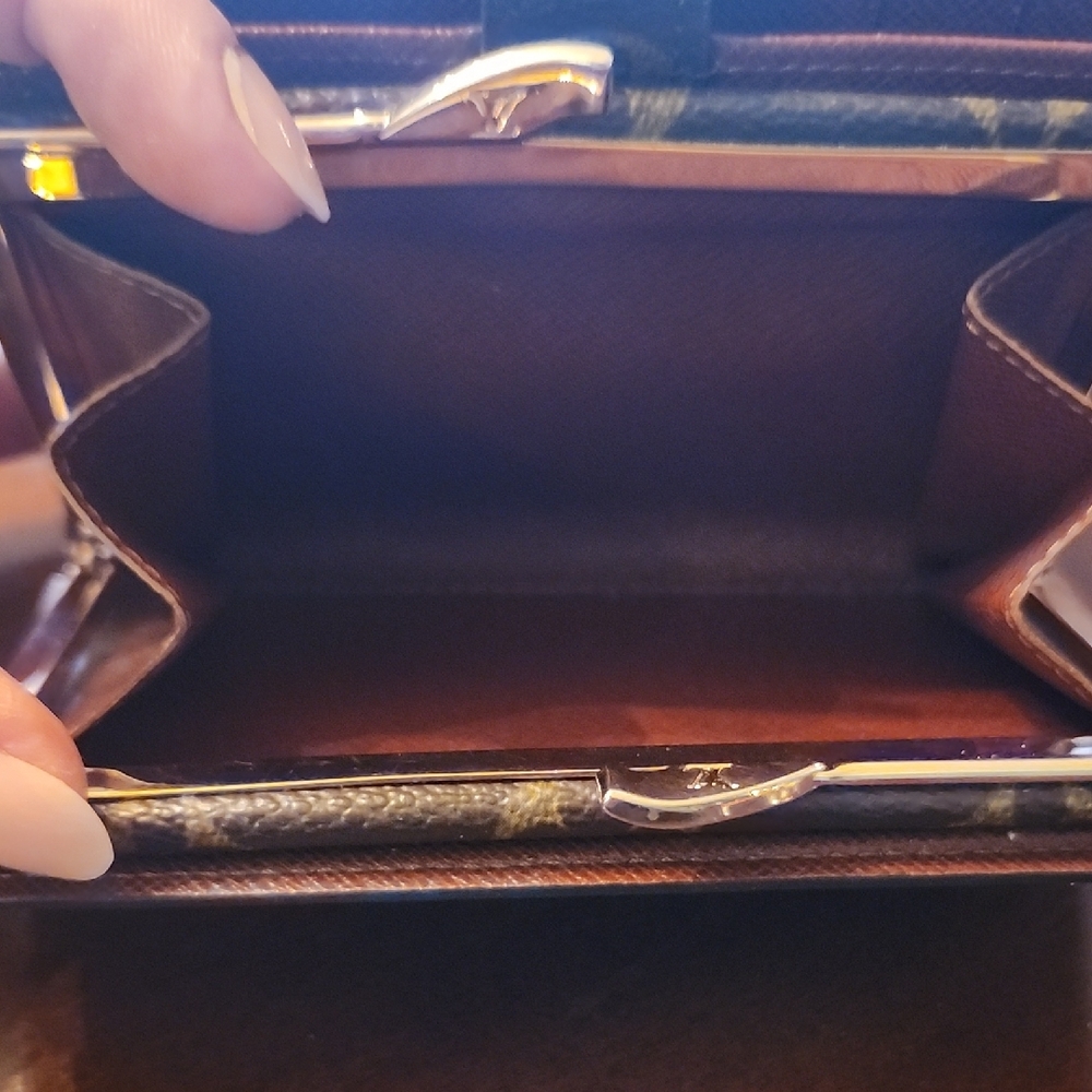 Louis Vuitton Kisslock Wallet - Picture 2 of 10